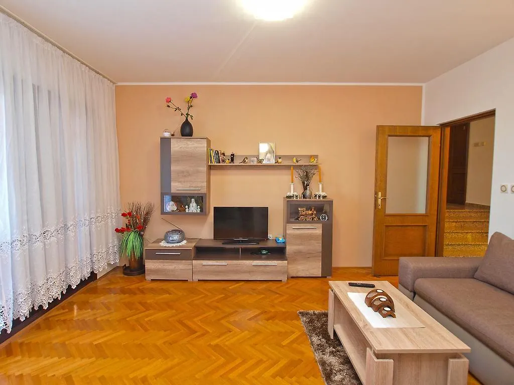 Apartment Mato 1424 Pola